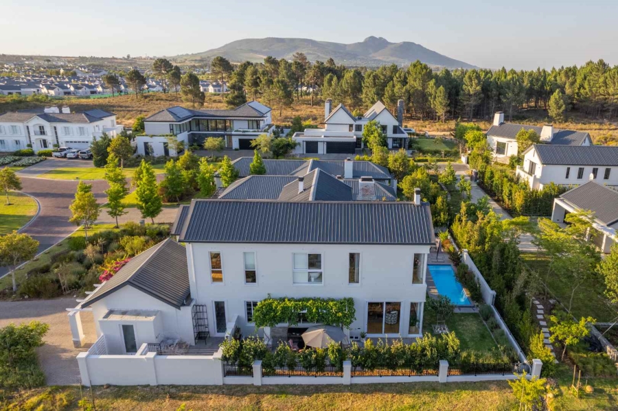 4 Bedroom Property for Sale in Val De Vie Estate Western Cape